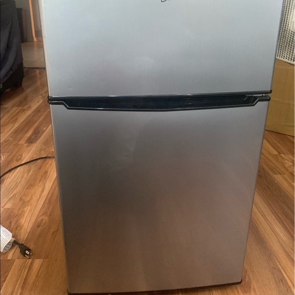 Whirlpool 3.1 Mini Refrigerator Stainless Steel